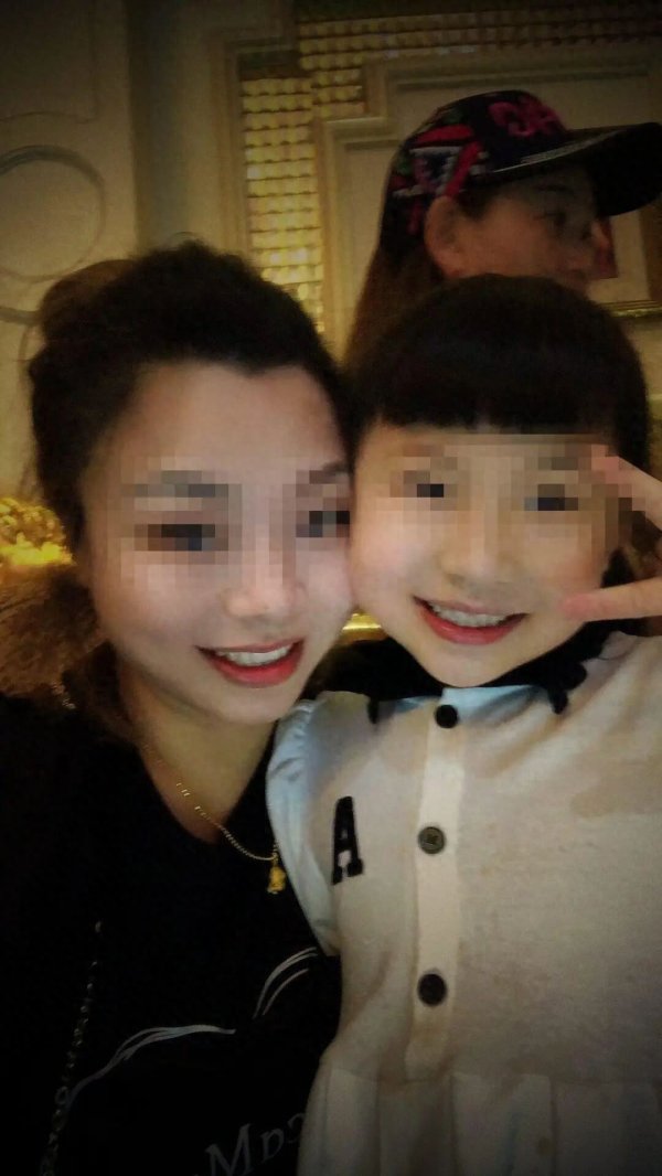 亚金配资 8岁女孩被邻居带去长江游泳溺亡，家人起诉索赔109万元案件开庭，女孩母亲回应